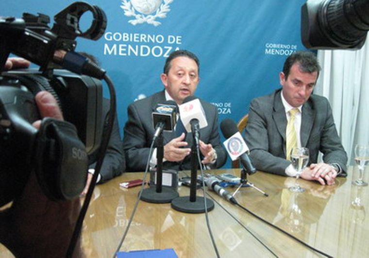 Jaque confirmó junto al ministro Pérez su invitación a Racconto.