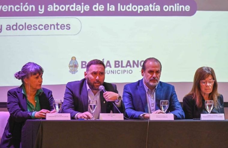 Jonatan Arce junto al intendente de Bahía Blanca, Federico Susbielles. Jonatan Arce junto al intendente de Bahía Blanca, Federico Susbielles.
