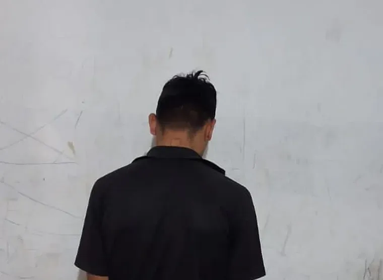 Uno de los sujetos detenidos por el robo anterior en la sucursal de Bastante Café ubicada en el Barrio Cívico. Uno de los sujetos detenidos por el robo anterior en la sucursal de Bastante Café ubicada en el Barrio Cívico.