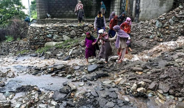 India sigue bajo alerta, pues se esperan más lluvias y posibles deslizamientos de tierra. Foto Efe