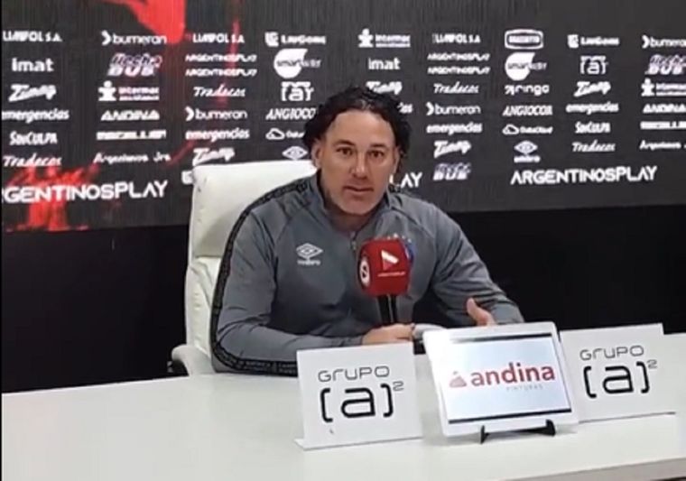 El DT habló en conferencia de prensa.