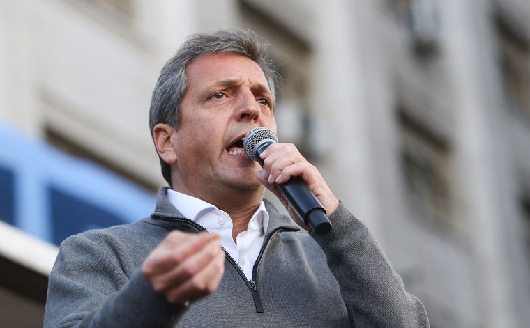 Tras una intensa semana de anuncios para paliar los efectos del salto inflacionario, el ministro-candidato Sergio Massa comienza a mirar octubre con cautela. Foto: Noticias Argentinas