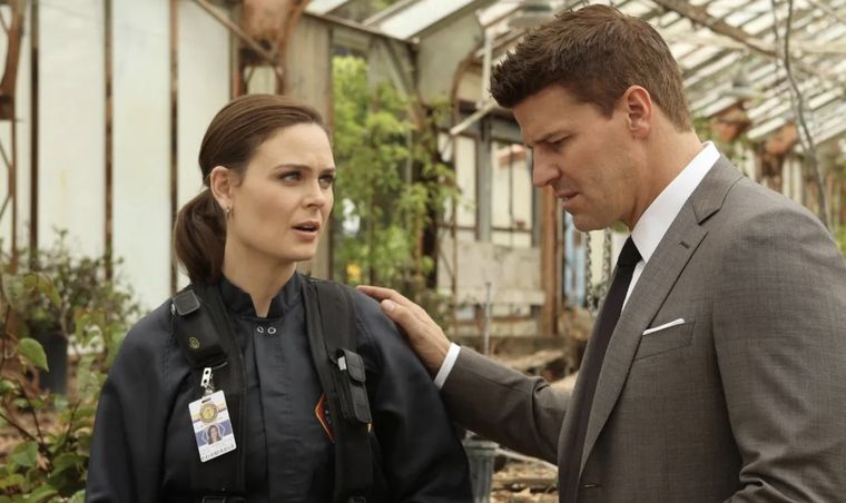Con 12 temporadas disponibles en Netflix, la mítica serie forense se posiciona como la opción ideal para maratonear el fin de semana. Foto: Archivo Con 12 temporadas disponibles en Netflix, la mítica serie forense se posiciona como la opción ideal para maratonear el fin de semana. Foto: Archivo