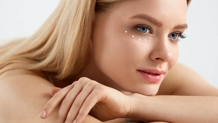 A partir de los 30 años comienzan a aparecer las primeras líneas de expresión. Foto: LOreal Paris