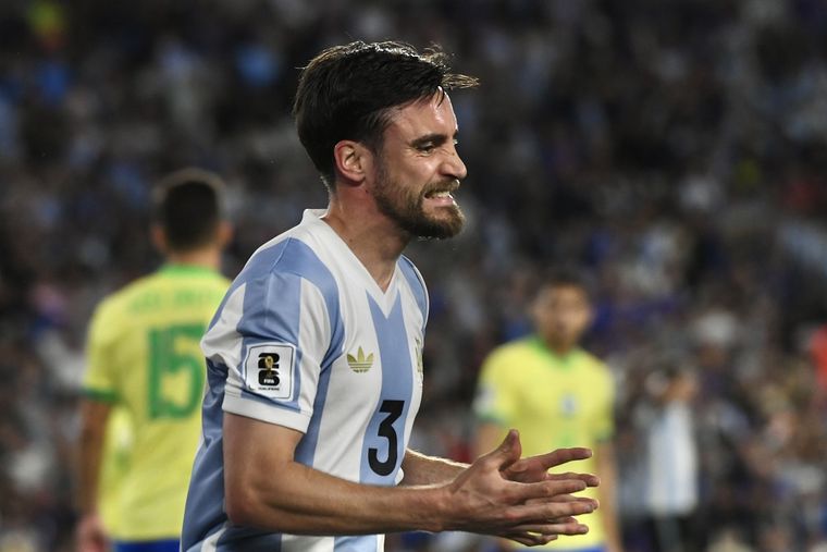 Nicolás Tagliafico recibió ante Chile la segunda tarjeta amarilla y será suspendido con una fecha. Foto: FotoBaires Nicolás Tagliafico recibió ante Chile la segunda tarjeta amarilla y será suspendido con una fecha. Foto: FotoBaires