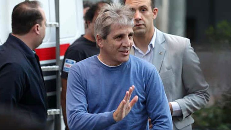 Luis Caputo apuntó contra los bancos en redes sociales