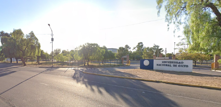 Av. Champagnat, puente de salida de la UNCuyo Foto: Google Maps