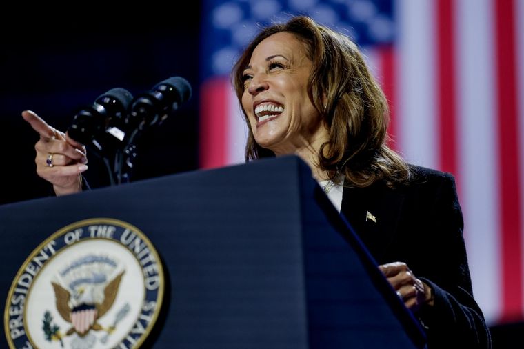 Harris, por poco, está al frente de las preferencias en Estados Unidos. Foto: EFE