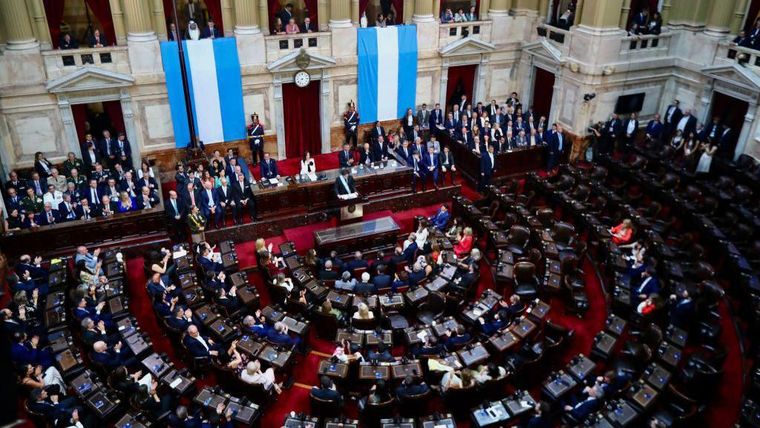 El oficialismo requiere de los votos de partidos aliados de la oposición en ambas cámaras para la sanción de leyes.
