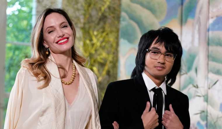 Maddox Pitt-Jolie fue invitado a una conmemoración diplomática y fue toda una sorpresa para sus padres Angelina Jolie y Brad Pitt. Foto: Alex Brandon