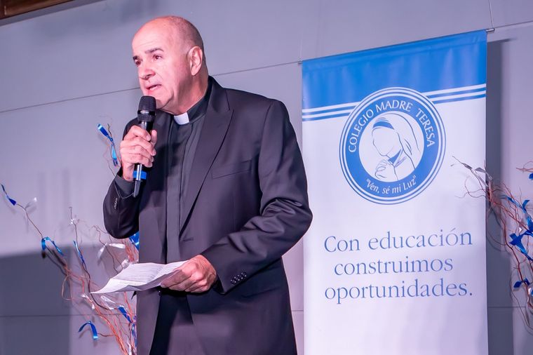 Padre Juan Pablo Jasminoy, fundador del colegio. Foto: página web Colegio Madre Teresa. Padre Juan Pablo Jasminoy, fundador del colegio. Foto: página web Colegio Madre Teresa.