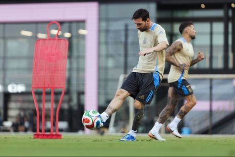 Tras su doblete ante Atlanta United, Leo Messi se reintegró a la Selección argentina para duelo contra Puerto Rico. Tras su doblete ante Atlanta United, Leo Messi se reintegró a la Selección argentina para duelo contra Puerto Rico.