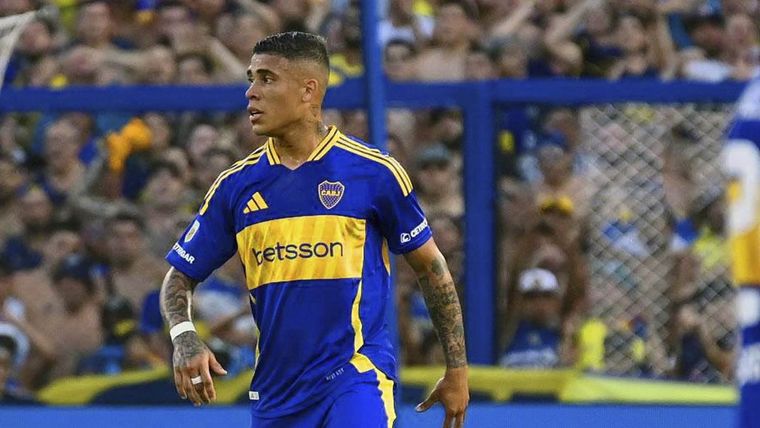 Ayrton Costa lleva 43 días sin jugar en Boca producto de un desgarro.