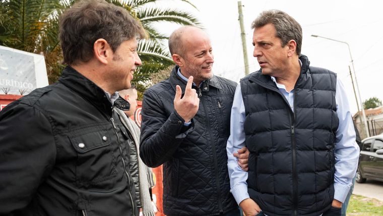Axel Kicillof y Sergio Massa junto al ahora exiliado político, Martín Insaurralde Foto: Facebook Martin Insaurralde
