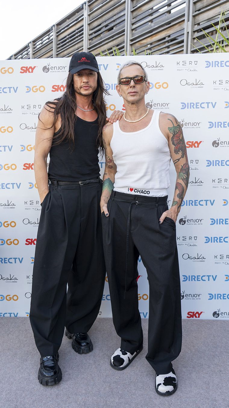 Ellos fueron aplaudidos por sus looks. Ellos fueron aplaudidos por sus looks.