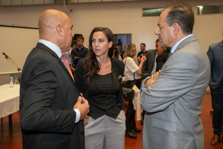 En el centro la ministra de Seguridad, Mercedes Rius. Foto: Gobierno de Mendoza