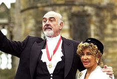 Sean Connery y su esposa Micheline Roquebrune, en Edimburgo, Reino Unido, en 2000.
