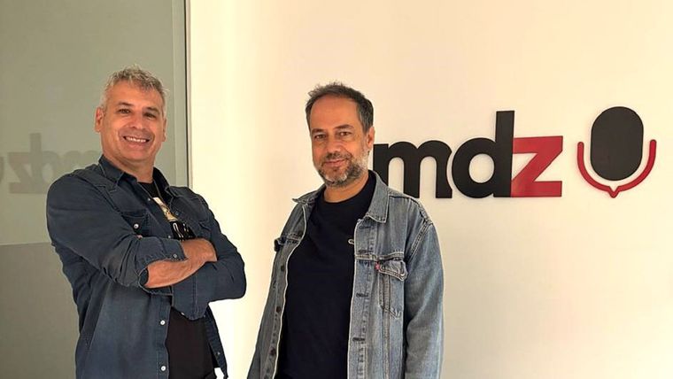 El Cruce se emite todos los sábados a las 11 h por MDZ Radio 105.5. El Cruce se emite todos los sábados a las 11 h por MDZ Radio 105.5.