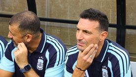 Scaloni afina el lápiz y piensa en el equipo para el estreno mundialista. Scaloni afina el lápiz y piensa en el equipo para el estreno mundialista.