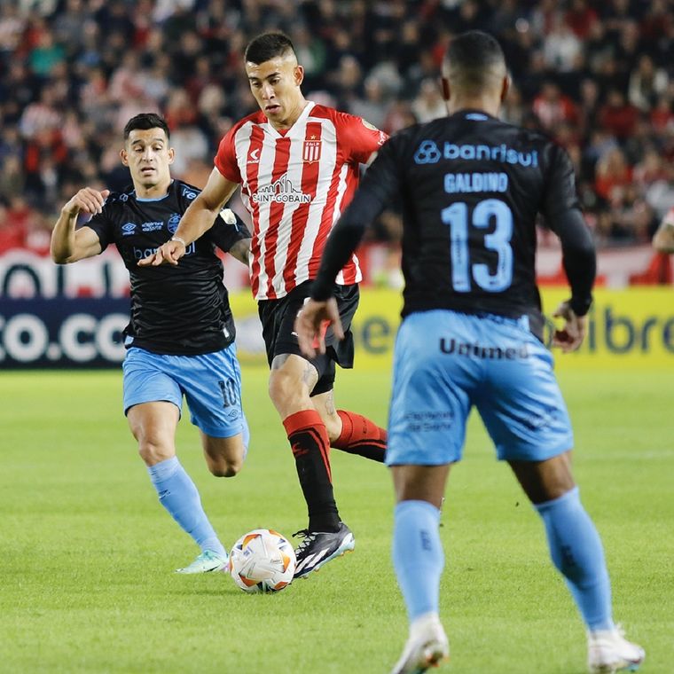 Argentinos y brasileros se ven las caras en UNO. Foto: Estudiantes de La Plata