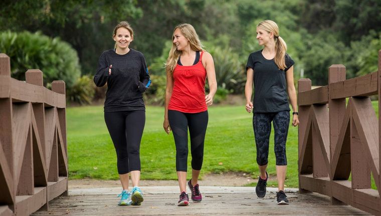 Para adelgazar caminando debemos tener en cuenta algunos tips (Shutterstock).