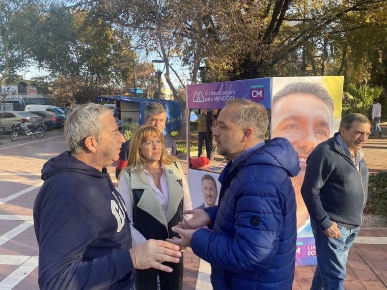 Julio Cobos junto a Matías Stevanato, en Maipú Foto: Prensa Luis Petri