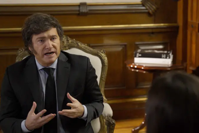 MDZol | Javier Milei en su despacho de la Casa Rosada durante la entrevista con Ione Wells de la BBC.