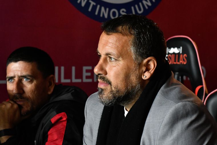 El Ogro Fabbiani es el máximo apuntado por el crítico presente de Newells en el Clausura.