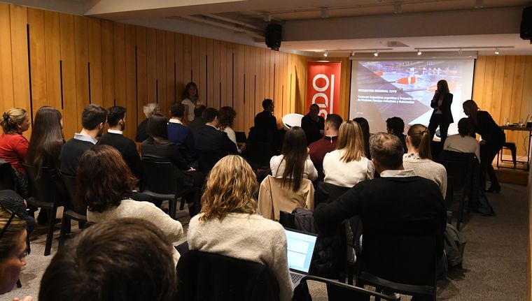 La UCEMA presentó sus principales propuestas de grado y posgrado en un encuentro que tuvo lugar en Mendoza. Foto: ALF PONCE MERCADO / MDZ