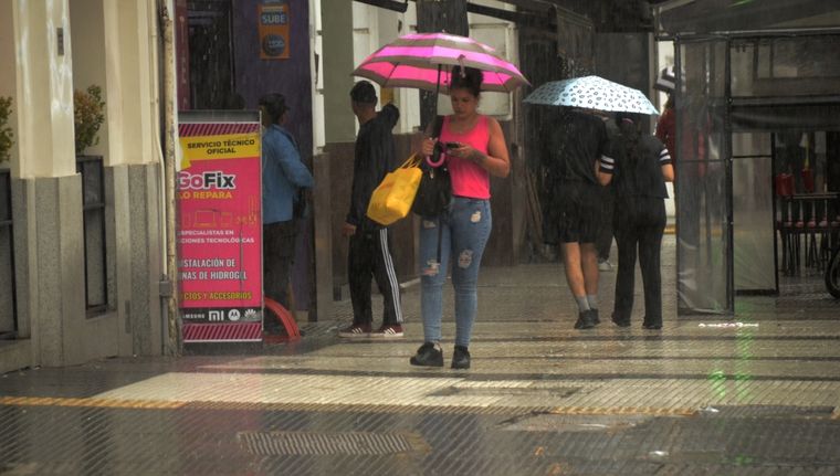 El SMN emitió un alerta por tormentas en ocho provincias del país para este miércoles. Foto: Juan Mateo Aberastain Zubimendi / MDZ.