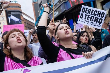 Los jóvenes españoles tienen problemas para encontrar casa, pero en su país hay muchas que están vacías. Los jóvenes españoles tienen problemas para encontrar casa, pero en su país hay muchas que están vacías.