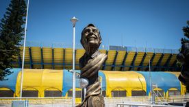 Russo fue homenajeado con un busto en el Gigante de Arroyito. Russo fue homenajeado con un busto en el Gigante de Arroyito.