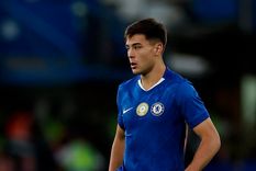 Chelsea sacó a Aaron Anselmino del Dortmund para volver a cederlo.