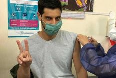 el joven que se vacuno y se saco una foto haciendo una v salio a defenderse