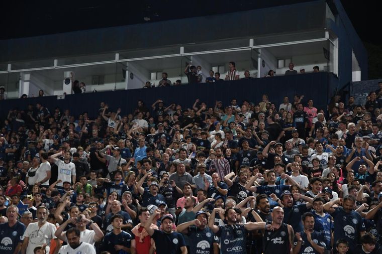 En la platea no entraba un alma. En la platea no entraba un alma. 