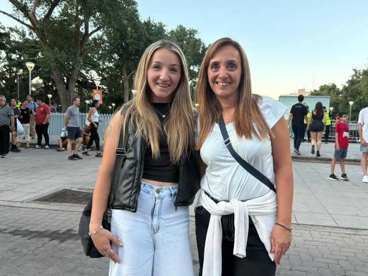 Andrea Rotela y Carla Castellino. Andrea Rotela y Carla Castellino.