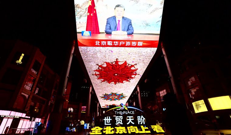 Xi Jinping replicó su mensajes en las pantallas callejeras de China. Foto Efe Xi Jinping replicó su mensajes en las pantallas callejeras de China. Foto Efe