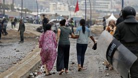 La mayoría de los que cruzaron la frontera eran homnbres jóvenes, aunque también había mujeres y niños. La mayoría de los que cruzaron la frontera eran homnbres jóvenes, aunque también había mujeres y niños.