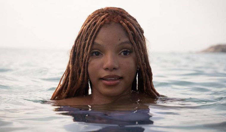 Detrás de las trenzas de Halle Bailey en La Sirenita, hay un millonario pago de Disney.