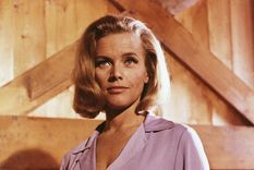 dolor en el mundo del cine: murio una famosa chica bond