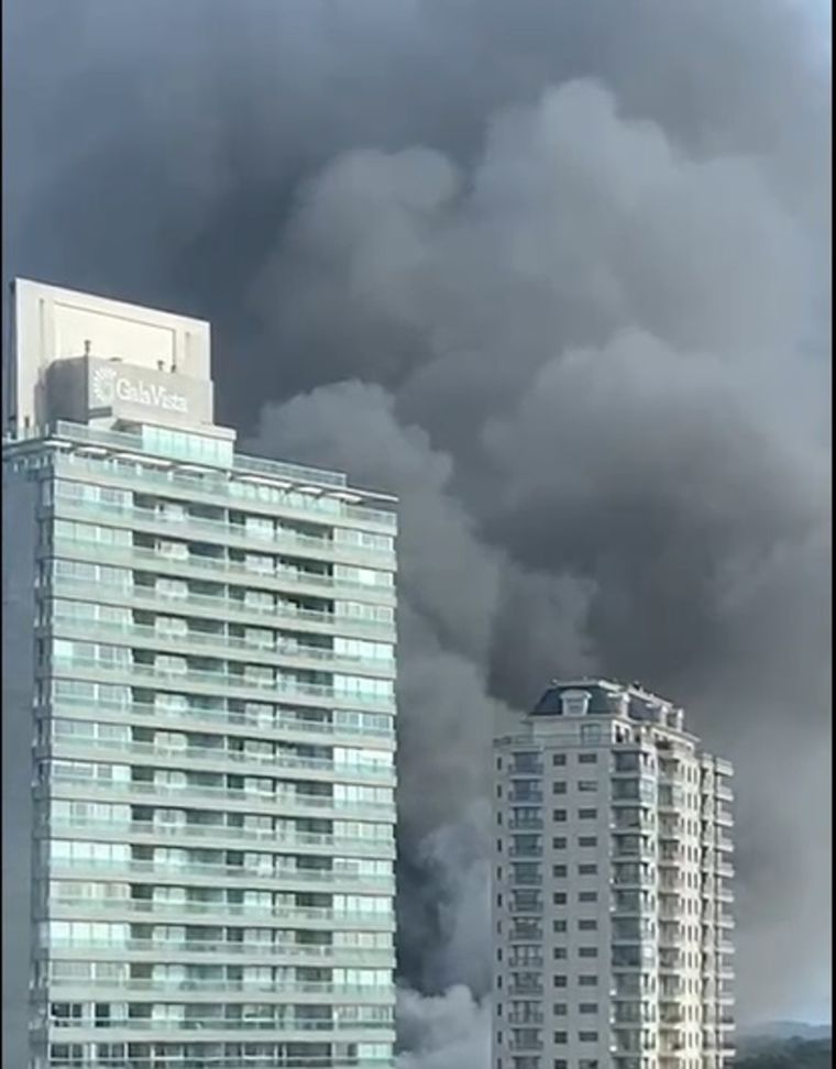El humo causó el cierre del centro comercial por un día