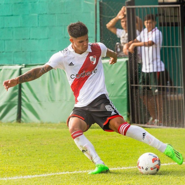 Felipe Álvarez, una de las joyas de la Reserva de River, se va libre a Racing de Montevideo. Foto: @River_Plate Felipe Álvarez, una de las joyas de la Reserva de River, se va libre a Racing de Montevideo. Foto: @River_Plate