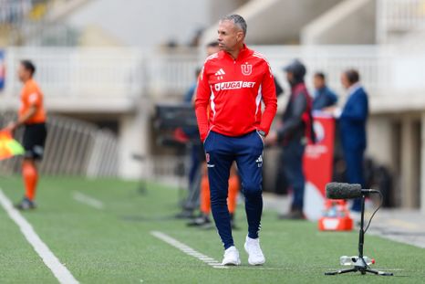 Gustavo Álvarez está a una firma de ser el nuevo DT de San Lorenzo. Gustavo Álvarez está a una firma de ser el nuevo DT de San Lorenzo.