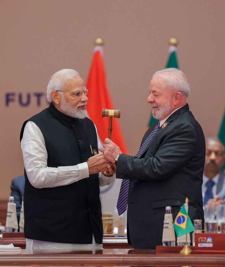 El primer ministro Shri, Narendra Modi, entregó el mazo al presidente de Brasil como próximo titular de la presidencia del G20. Foto: Twitter