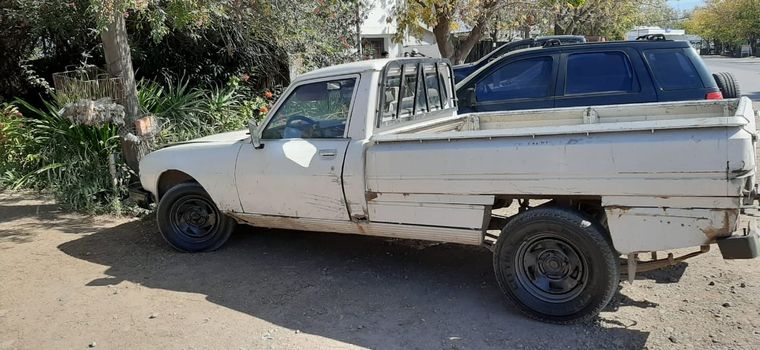 Todavía anda A esta altura de su vida útil, la pobre camioneta debería usarse con mejores fines.