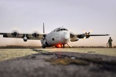 argentina enviara dos hercules a bolivia para trasladar alimentos a ciudades bloqueadas por la ola de protestas