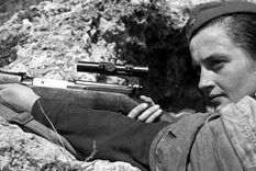 Los mitos que rodean a Liudmila Pavlichenko, la francotiradora más mortífera de la historia que aterrorizó a la Alemania nazi