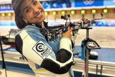 Llegamos a Paris. Spoiler: mi cama no es de cartón, contó la tiradora de rifle y deportista olímpica Fernanda Russo en sus redes sociales. Foto: Instagram @fernandarussooo