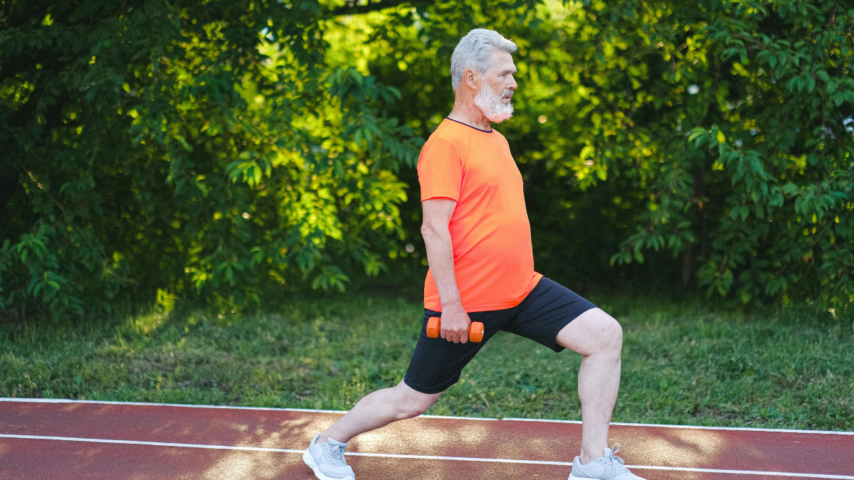 El ejercicio que recomiendan después de los 60 para ganar fuerza