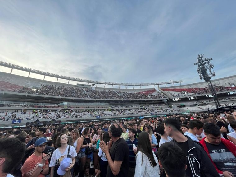 Las puertas del estadio abrieron a las 17:10 aproximadamente